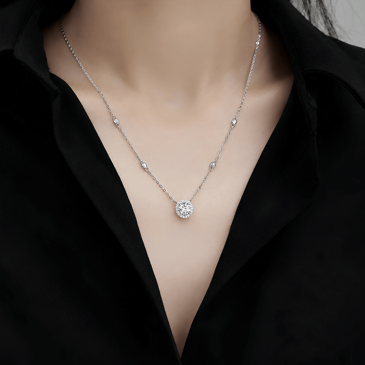 Moissanite Pavé Circle Necklace – S925 Sterling Silver